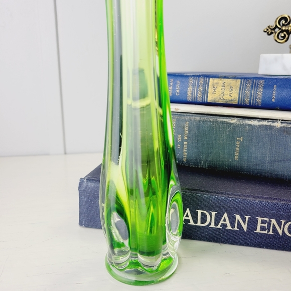 Vintage Six Finger Glass Swung Vase - Emerald Green to Clear - 9 inch Bud Vase - Picture 14 of 16